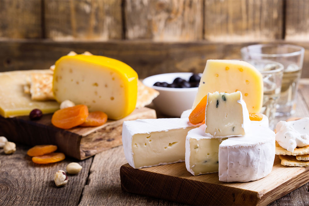 7 foods to avoid to manage migraine episodes