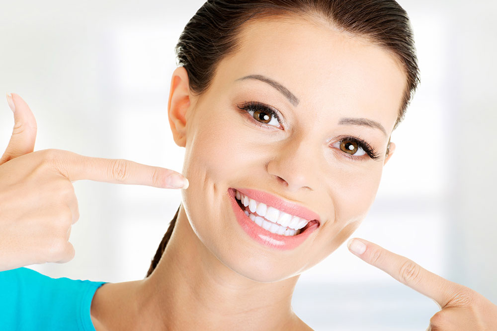 8 Natural Ways to Whiten Teeth at Home